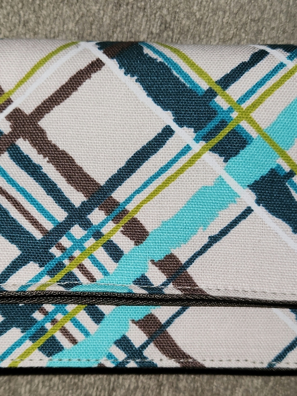 Thirty-One Gifts Perfect Cents Zip Wallet in the "Sea Plaid" pattern EUC